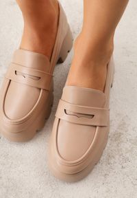 Born2be - Ciemnobeżowe Mokasyny na Grubej Tłoczonej Podeszwie Dorikharei. Okazja: na co dzień. Kolor: beżowy. Materiał: prążkowany, jeans. Styl: casual, elegancki, klasyczny #9