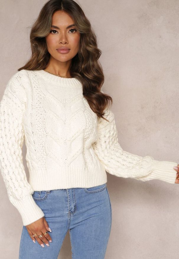Renee - Jasnobeżowy Sweter z Wełną i Bawełną w Warkoczykowy Splot Kestina. Kolor: beżowy. Materiał: bawełna, wełna. Wzór: ze splotem. Styl: klasyczny