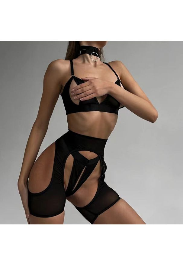 Intica - Komplet bielizny z wycięciami na romantyczne wieczory Bristol. Kolor: różowy. Materiał: materiał