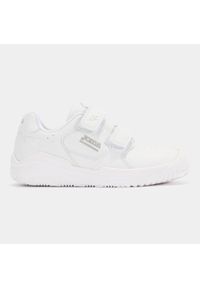Buty dziecięce sportowe Joma Ginkana JR 2402. Kolor: biały. Materiał: skóra ekologiczna. Szerokość cholewki: normalna. Sport: bieganie
