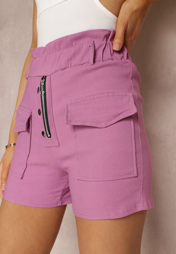 Renee - Ciemnoróżowe Szorty z Gumką w Pasie Himna. Stan: podwyższony. Kolor: różowy. Materiał: jeans. Wzór: aplikacja. Sezon: lato