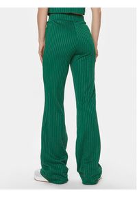 Guess Spodnie dresowe Anneka V4RB06 KC2U2 Zielony Flare Fit. Kolor: zielony. Materiał: dresówka, syntetyk