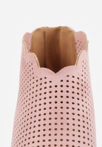 Renee - Różowe Ażurowe Sandały Vices na Szpilce Selanna. Okazja: na spotkanie biznesowe. Kolor: różowy. Wzór: ażurowy. Sezon: lato. Obcas: na szpilce. Styl: biznesowy, elegancki. Wysokość obcasa: średni #9