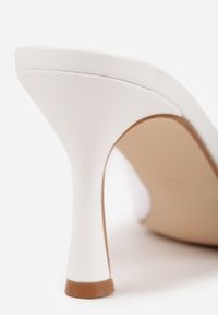 Renee - Białe Siateczkowe Klapki na Szpilce Cirinome. Nosek buta: otwarty. Kolor: biały. Materiał: skóra, materiał. Sezon: lato. Obcas: na szpilce. Wysokość obcasa: średni #4