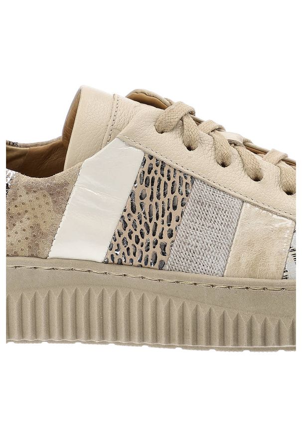 Beżowe Sneakersy Maciejka Modne Skórzane Buty Damskie. Okazja: na co dzień. Zapięcie: sznurówki. Kolor: beżowy. Materiał: skóra. Szerokość cholewki: normalna. Wzór: aplikacja, kolorowy. Styl: casual, sportowy, klasyczny