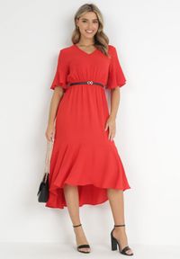 Born2be - Czerwona Sukienka Stamorus. Typ kołnierza: kołnierz z falbankami. Kolor: czerwony. Długość rękawa: krótki rękaw. Wzór: aplikacja. Styl: klasyczny. Długość: midi #1