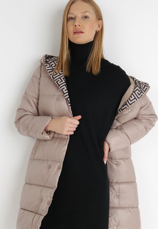 Born2be - Beżowa Kurtka Eidon. Okazja: na co dzień. Kolor: beżowy. Długość: długie. Wzór: aplikacja, geometria. Sezon: zima. Styl: casual, elegancki