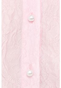 Custommade koszula damska kolor różowy regular z kołnierzykiem klasycznym. Typ kołnierza: kołnierzyk klasyczny. Kolor: różowy. Materiał: tkanina, materiał. Styl: klasyczny #5