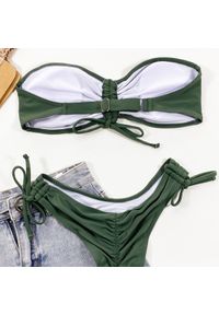 Intica - Strój kąpielowy dwuczęściowy z marszczeniem i wiązaniem na bokach Peggi. Kolor: zielony. Materiał: materiał #5