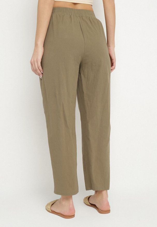 Born2be - Ciemnozielone Bawełniane Spodnie z Wysokim Stanem Vivivara. Okazja: na co dzień. Stan: podwyższony. Kolor: zielony. Materiał: bawełna. Styl: casual, klasyczny