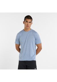 Koszulka męska New Balance MT41253DUS – niebieska. Kolor: niebieski. Materiał: poliester, materiał. Sport: fitness
