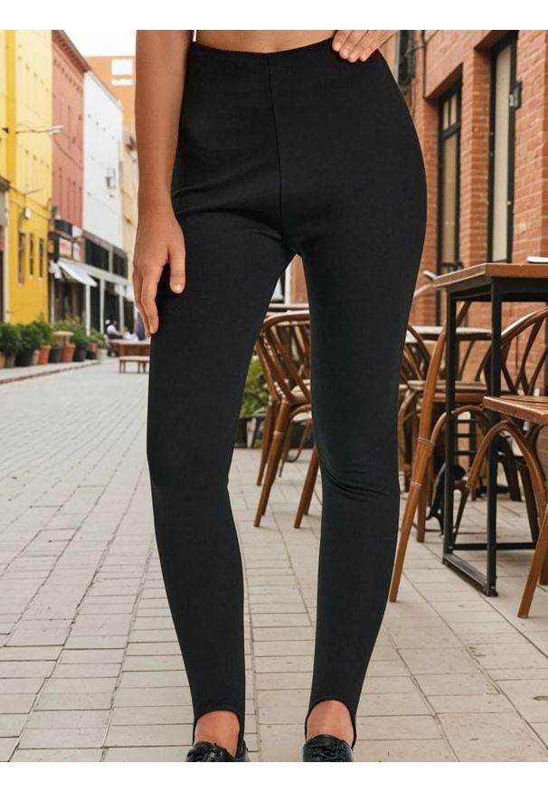 Sinsay - Legginsy z zapiętkiem - czarny. Kolor: czarny