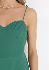 Born2be - Zielona Rozkloszowana Sukienka na Ramiączkach z Rozcięciem Sveame. Kolor: zielony. Długość rękawa: na ramiączkach. Wzór: aplikacja. Styl: klasyczny #4