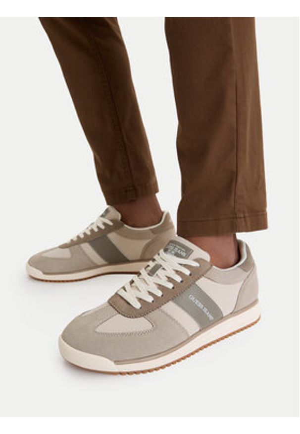 Guess Jeans Sneakersy EO-DELAND-01 WE Szary. Kolor: szary. Materiał: skóra, zamsz