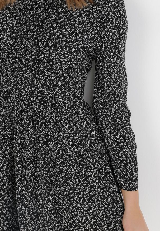 Born2be - Czarna Sukienka Evithophis. Kolor: czarny. Długość rękawa: długi rękaw. Wzór: aplikacja. Styl: elegancki. Długość: mini