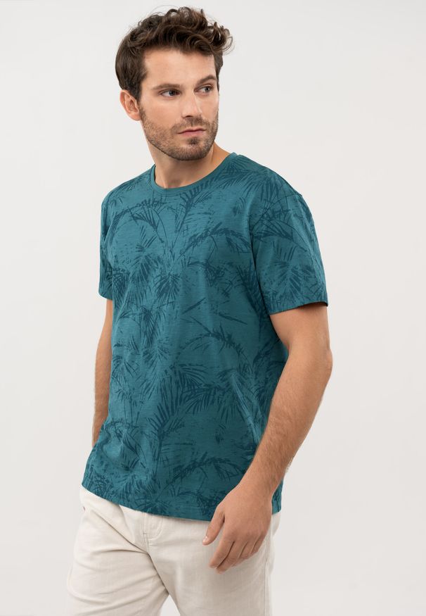 Volcano - T-shirt z wakacyjnym motywem, Comfort Fit, T-EXOTIC. Okazja: na co dzień. Kolor: turkusowy. Materiał: materiał. Długość rękawa: krótki rękaw. Długość: krótkie. Wzór: nadruk. Styl: wakacyjny