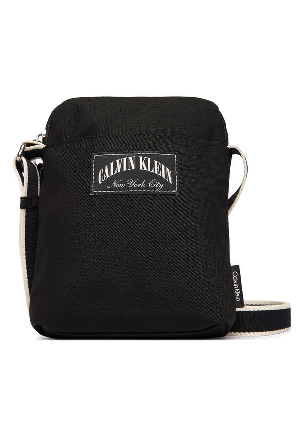 Saszetka Calvin Klein. Kolor: czarny