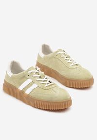 Renee - Jasnozielone Sneakersy z Zamszu na Niskiej Platformie Tenafina. Okazja: na co dzień. Kolor: zielony. Materiał: zamsz. Szerokość cholewki: normalna. Wzór: aplikacja. Obcas: na platformie #6