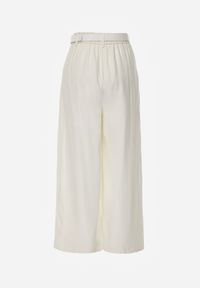 Born2be - Białe Szerokie Spodnie Wiskozowe w Garniturowym Stylu z Paskiem Qera. Okazja: na co dzień. Kolor: biały. Materiał: wiskoza. Styl: casual, elegancki, klasyczny #4