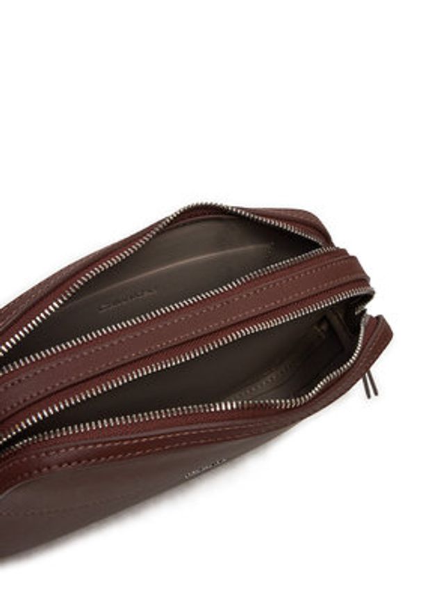 Calvin Klein Torebka Ck Business Camera Bag_Saffiano K60K612571 Brązowy. Kolor: brązowy. Materiał: skórzane