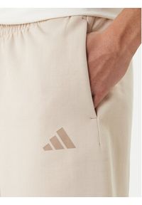 Adidas - adidas Szorty sportowe Future Icons Small Logo KD7659 Beżowy Regular Fit. Kolor: beżowy. Materiał: bawełna. Styl: sportowy #2