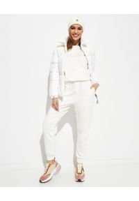 MONCLER - Biała kurtka Arabette. Kolor: biały. Materiał: puch, nylon. Wzór: aplikacja #7