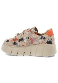 Pomarańczowe Sneakersy Maciejka Stylowe Obuwie Damskie Z Ciekawą Cholewką. Zapięcie: sznurówki. Kolor: beżowy. Materiał: skóra. Szerokość cholewki: normalna. Wzór: aplikacja. Styl: elegancki #3