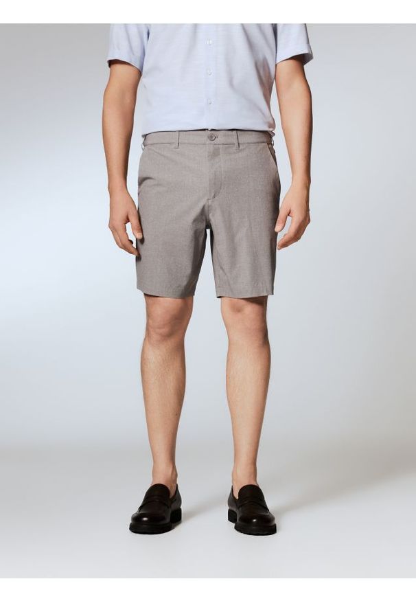 Reserved - Szorty regular fit - szary. Kolor: szary. Materiał: bawełna, włókno, tkanina