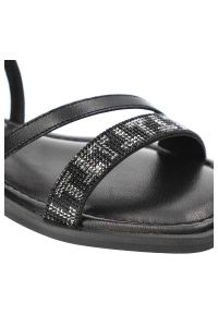 Czarne Sandały Tamaris Eleganckie Płaskie Buty. Okazja: na co dzień. Zapięcie: pasek. Kolor: czarny. Materiał: skóra. Wzór: paski. Sezon: lato. Obcas: na płaskiej podeszwie. Styl: elegancki #5