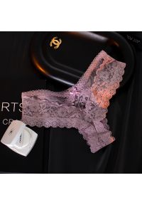 Intica - Koronkowe brazyliany z wycięciem na romantyczne wieczory Droplaug. Kolor: beżowy. Materiał: koronka. Wzór: koronka