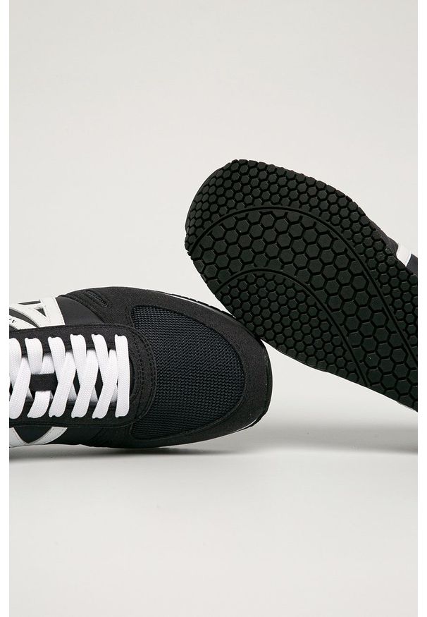 Armani Exchange - Buty. Nosek buta: okrągły. Zapięcie: sznurówki. Kolor: czarny. Materiał: guma