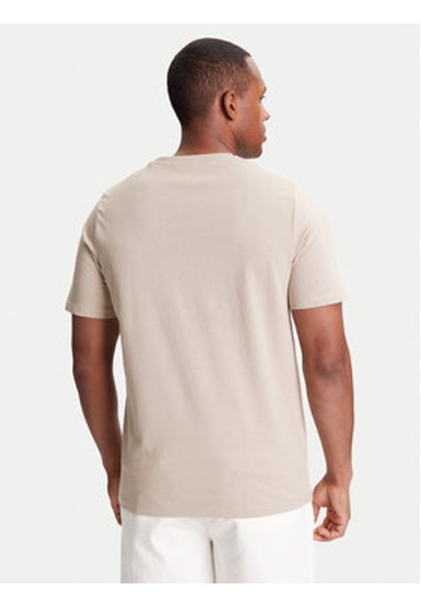 Guess T-Shirt M4YI0A KCCM1 Beżowy Regular Fit. Kolor: beżowy. Materiał: bawełna