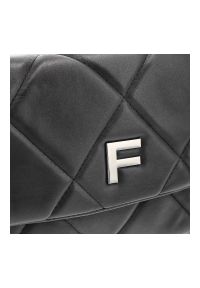 Torebka damska Filippo, pikowana z kopertowa z klapką i odpinanym paskiem, czarna, TD0342/22 BK. Kolor: czarny. Wzór: aplikacja. Materiał: pikowane. Styl: elegancki #5