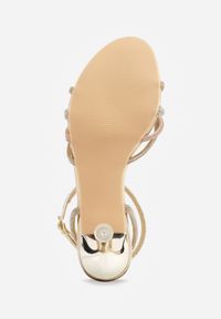Renee - Złote Lakierowane Sandały Vices na Szpilce z Cyrkoniami na Paskach Vanarila. Okazja: na wesele, na ślub cywilny. Zapięcie: pasek. Kolor: złoty. Materiał: lakier. Wzór: aplikacja. Obcas: na szpilce. Styl: wizytowy #6
