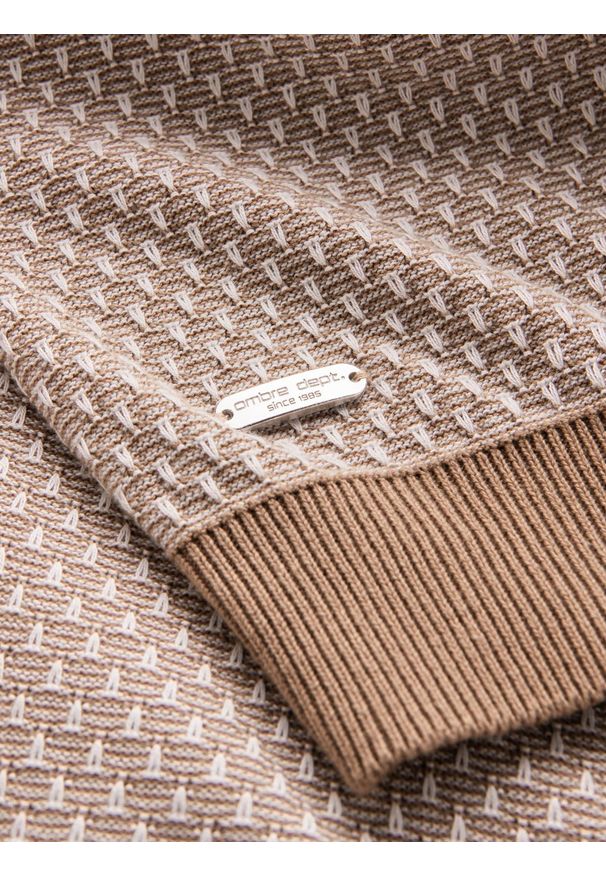 Ombre Clothing - Sweter męski dzianinowy RELAXED FIT we wzory – jasnobrązowy V3 OM-SWSW-0111 - XXL. Okazja: na co dzień. Kolor: brązowy. Materiał: dzianina. Wzór: ze splotem. Styl: casual