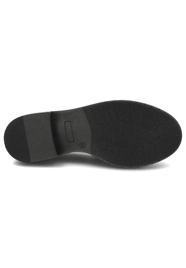 Zielone Mokasyny Nessi Eleganckie Skórzane Buty Damskie. Okazja: na spotkanie biznesowe. Zapięcie: bez zapięcia. Kolor: zielony. Szerokość cholewki: normalna. Materiał: skóra. Sezon: jesień. Obcas: na obcasie. Styl: elegancki. Wysokość obcasa: niski