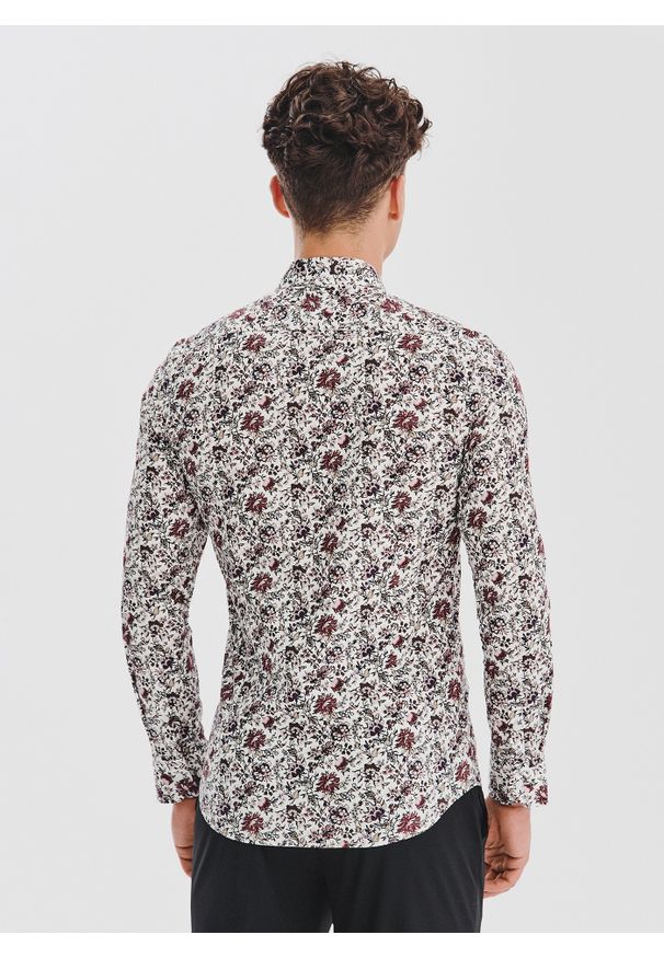 Pako Lorente - PAKO LORENTE – Biała koszula w kwiaty. Typ kołnierza: kołnierzyk klasyczny. Kolor: biały. Materiał: bawełna, elastan. Długość rękawa: długi rękaw. Długość: długie. Wzór: kwiaty. Styl: klasyczny