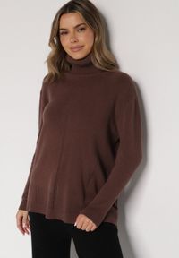 Born2be - Brązowy Sweter z Golfem i Dodatkiem Kaszmiru Rorizia. Okazja: na co dzień, do pracy. Typ kołnierza: golf. Kolor: brązowy. Długość: długie. Wzór: aplikacja. Materiał: kaszmir. Długość rękawa: długi rękaw. Sezon: zima, jesień. Styl: klasyczny, casual #4