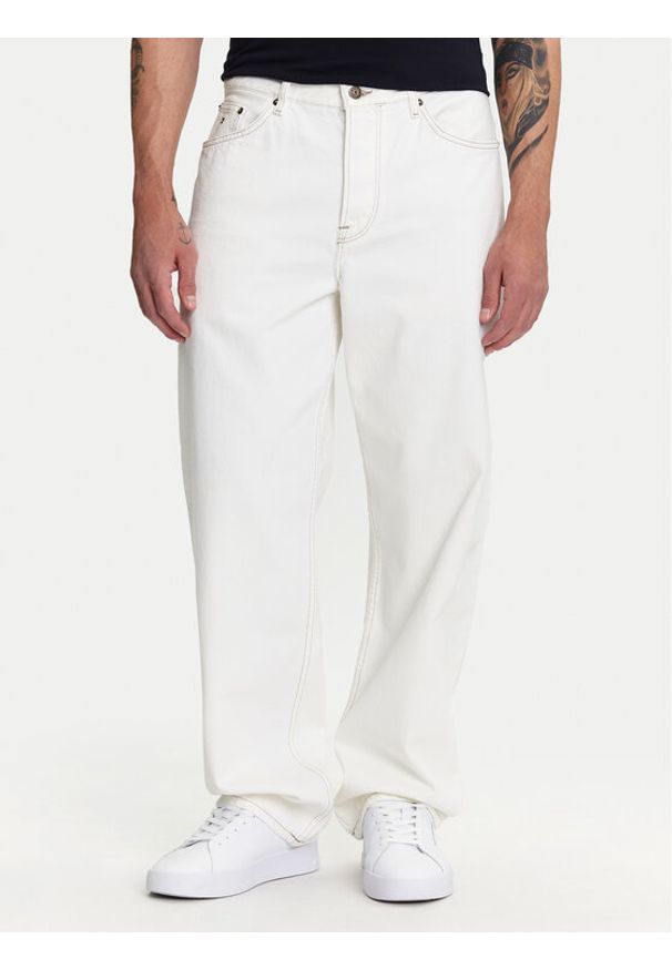 TOMMY HILFIGER - Tommy Hilfiger Jeansy F1 Movie MW0MW41381 Écru Loose Fit. Kolor: kremowy