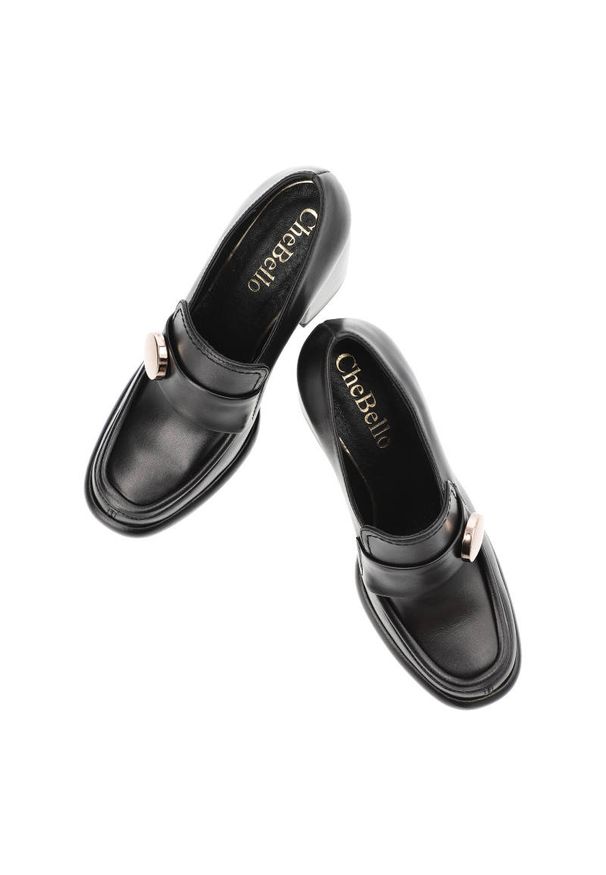 Czarne Półbuty CheBello Wygodne Skórzane Buty. Okazja: na randkę, na spotkanie biznesowe. Zapięcie: klamry. Kolor: czarny. Materiał: skóra. Obcas: na obcasie. Styl: klasyczny, elegancki, biznesowy. Wysokość obcasa: niski
