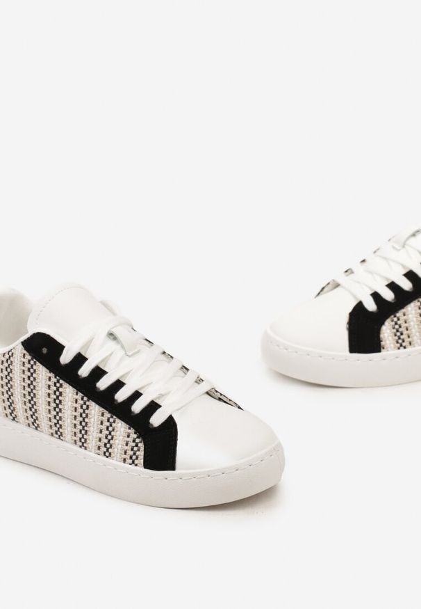 Born2be - Biało-Czarne Sneakersy z Ekoskóry ze Sznurowaniem i Wstawką w Kratę Fibrusa. Okazja: na co dzień. Kolor: czarny. Materiał: materiał. Wzór: aplikacja