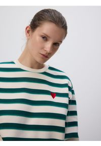 Reserved - Bluza z drobnym haftem - ciemnozielony. Kolor: zielony. Materiał: bawełna, dzianina. Wzór: haft