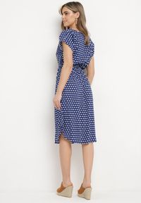 Born2be - Granatowa Bawełniana Sukienka z Gumką w Pasie i Falbanką Romilla. Kolor: niebieski. Materiał: bawełna. Sezon: lato. Styl: wizytowy #3