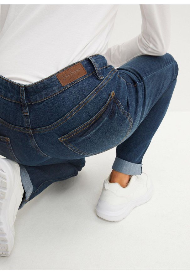 bonprix - Dżinsy ze stretchem Straight, mid waist. Kolor: niebieski