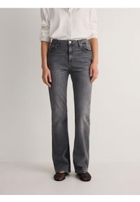 Reserved - Jeansy flare high waist - szary. Stan: podwyższony. Kolor: szary #1
