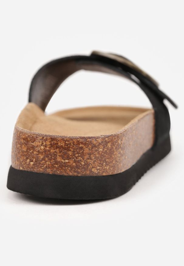 Renee - Czarne Klapki z Zamszu Naturalnego na Korkowej Platformie z Klamrą Ariessea. Kolor: czarny. Materiał: zamsz. Sezon: lato. Obcas: na platformie. Styl: elegancki
