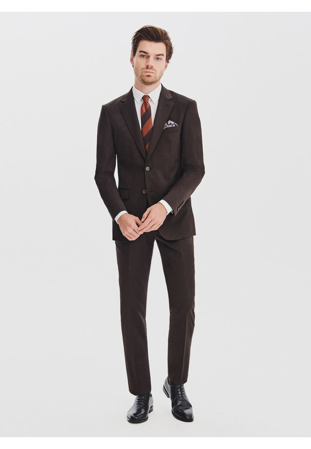 Pako Lorente - PAKO LORENTE - Brązowy garnitur męski. Kolor: brązowy. Materiał: wełna, poliester