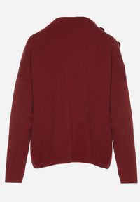 Born2be - Bordowy Sweter Ozdobiony Metalicznymi Guzikami Amentia. Typ kołnierza: golf. Kolor: czerwony. Materiał: jeans. Wzór: aplikacja. Styl: klasyczny #6