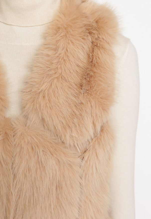 Born2be - Beżowa Kamizelka Futrzana z Wstawkami z Ekoskóry Batliewa. Kolor: beżowy. Materiał: futro. Wzór: aplikacja