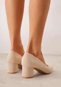 Renee - Beżowe Casualowe Czółenka na Słupku Bastien. Okazja: na co dzień. Kolor: beżowy. Wzór: jednolity, gładki. Obcas: na słupku. Styl: casual #6